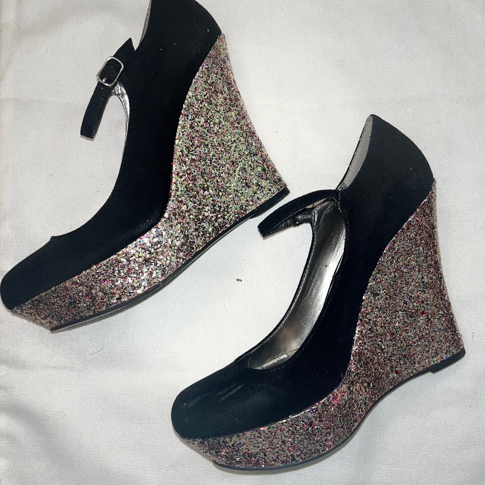 Guess Suede Glitter Wedge size 9